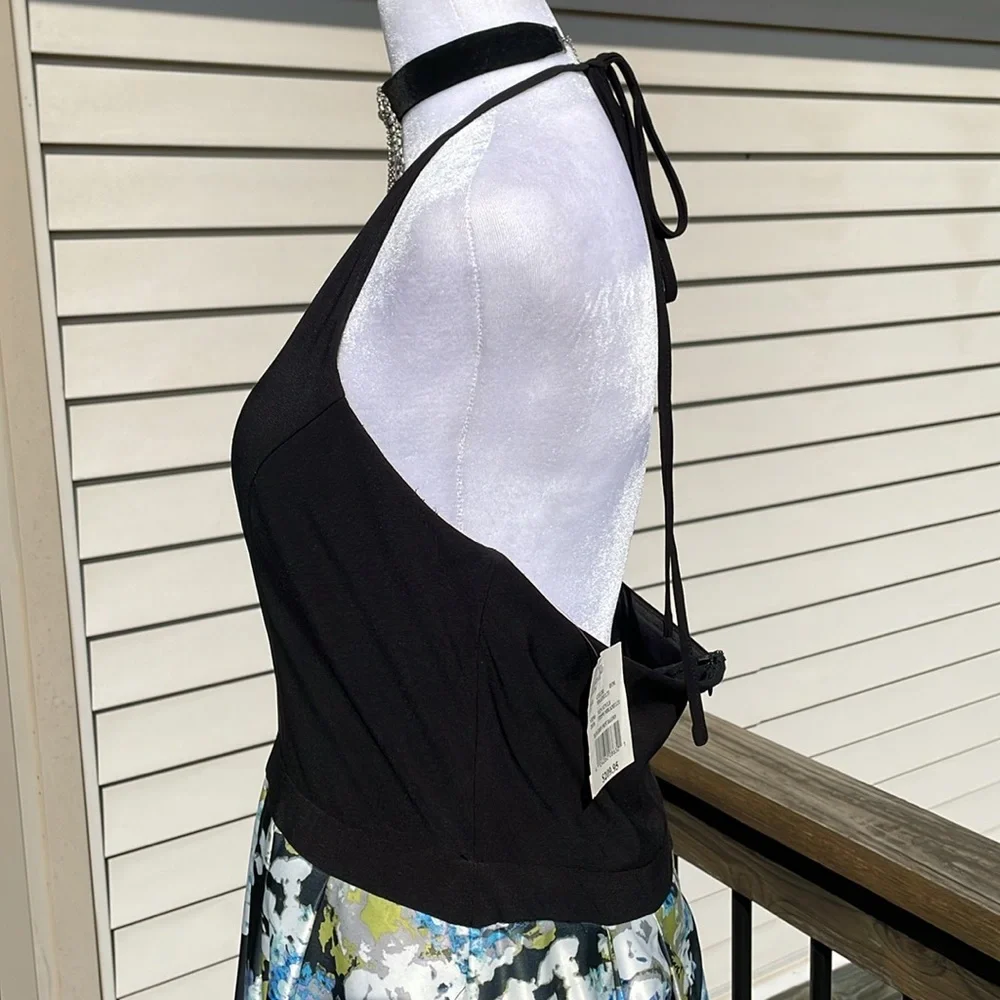 Gorgeous Halter Gown by Blondie Nites - Picture 3 of 17